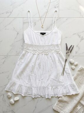 🕊️ Forever 21 White Cut-Out Crochet Lace Tank Top | Size Medium
